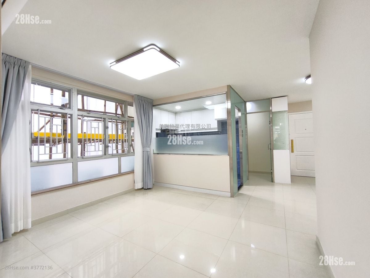 Mei Foo Sun Chuen Sell 3 Bedrooms , 2 Bathrooms 694 ft²