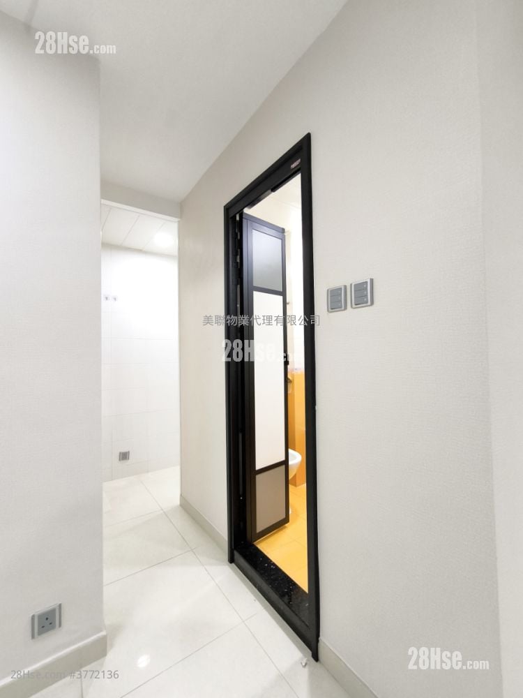 Mei Foo Sun Chuen Sell 3 Bedrooms , 2 Bathrooms 694 ft²