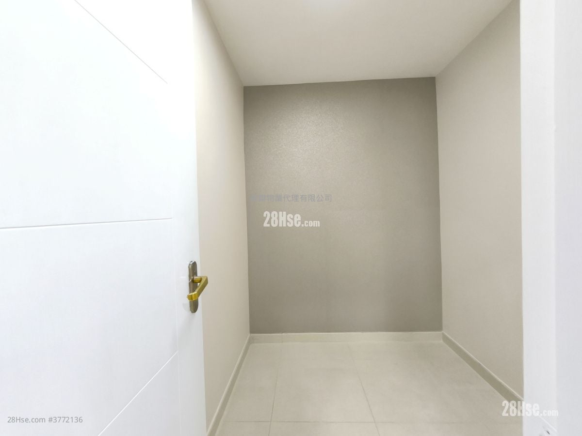 Mei Foo Sun Chuen Sell 3 Bedrooms , 2 Bathrooms 694 ft²