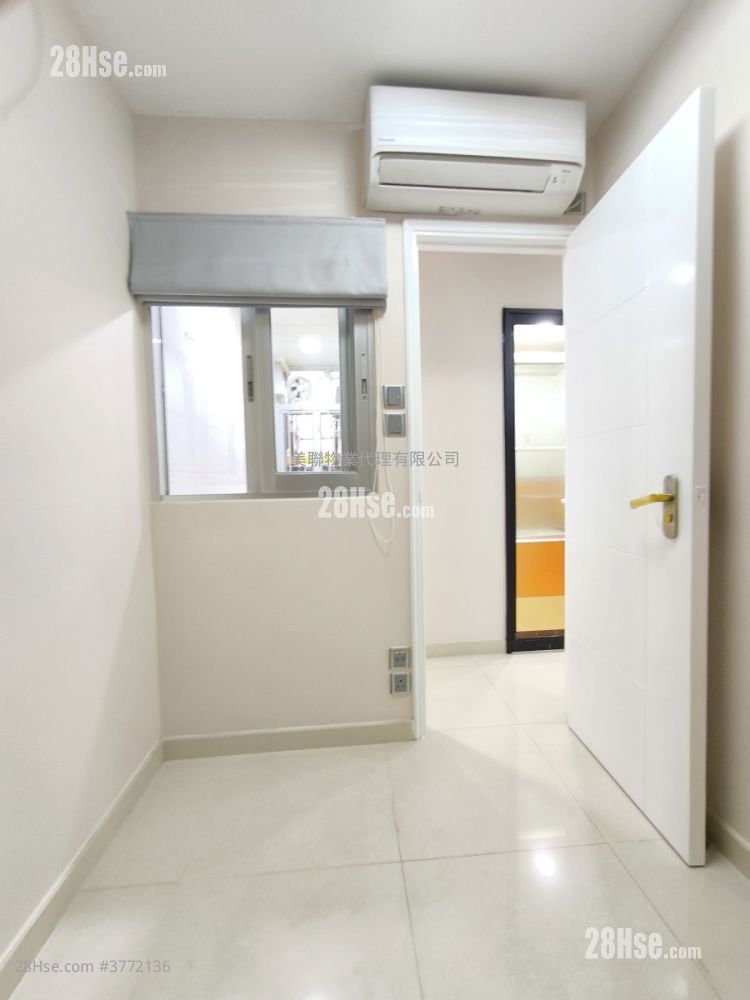 Mei Foo Sun Chuen Sell 3 Bedrooms , 2 Bathrooms 694 ft²