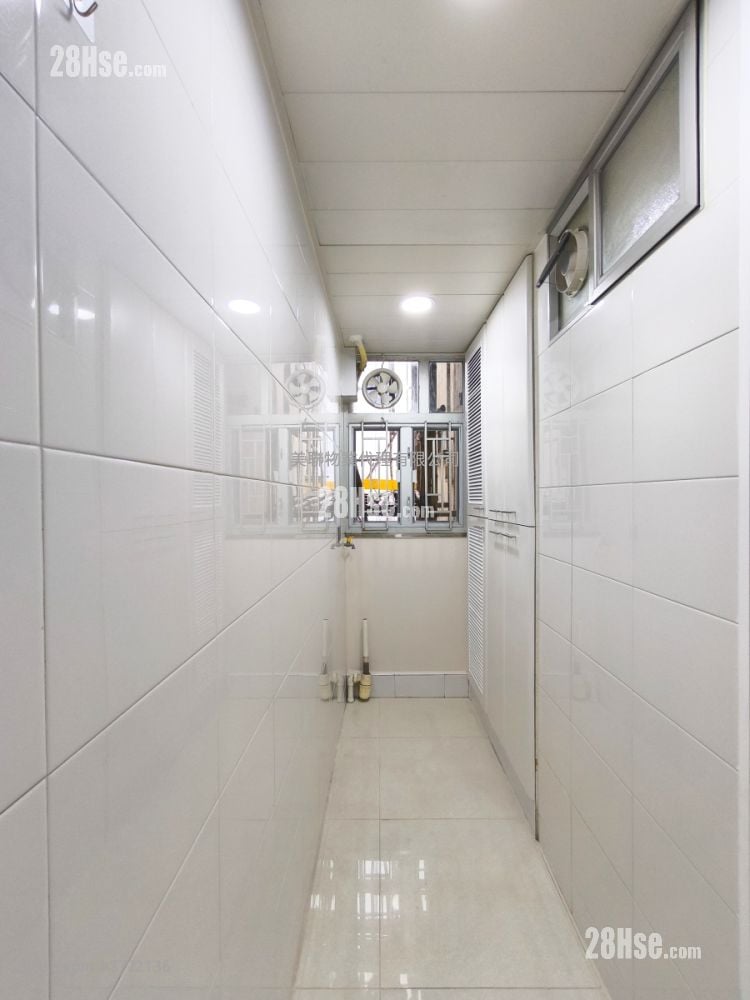 Mei Foo Sun Chuen Sell 3 Bedrooms , 2 Bathrooms 694 ft²