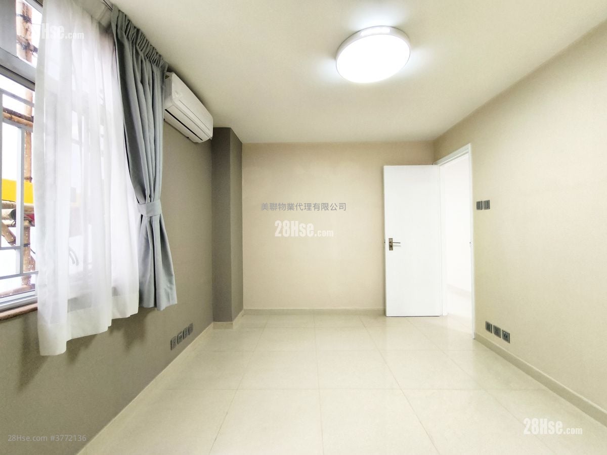 Mei Foo Sun Chuen Sell 3 Bedrooms , 2 Bathrooms 694 ft²