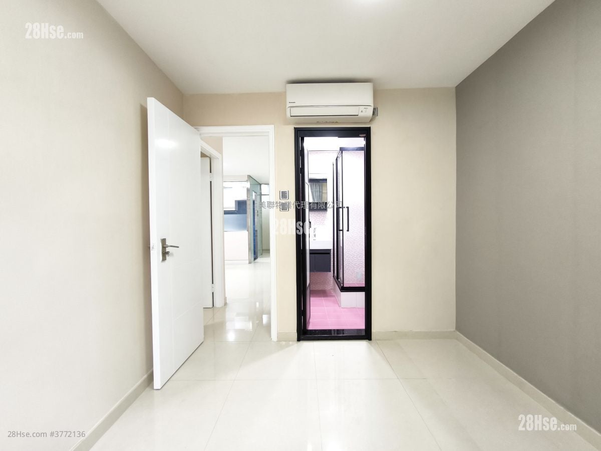 Mei Foo Sun Chuen Sell 3 Bedrooms , 2 Bathrooms 694 ft²