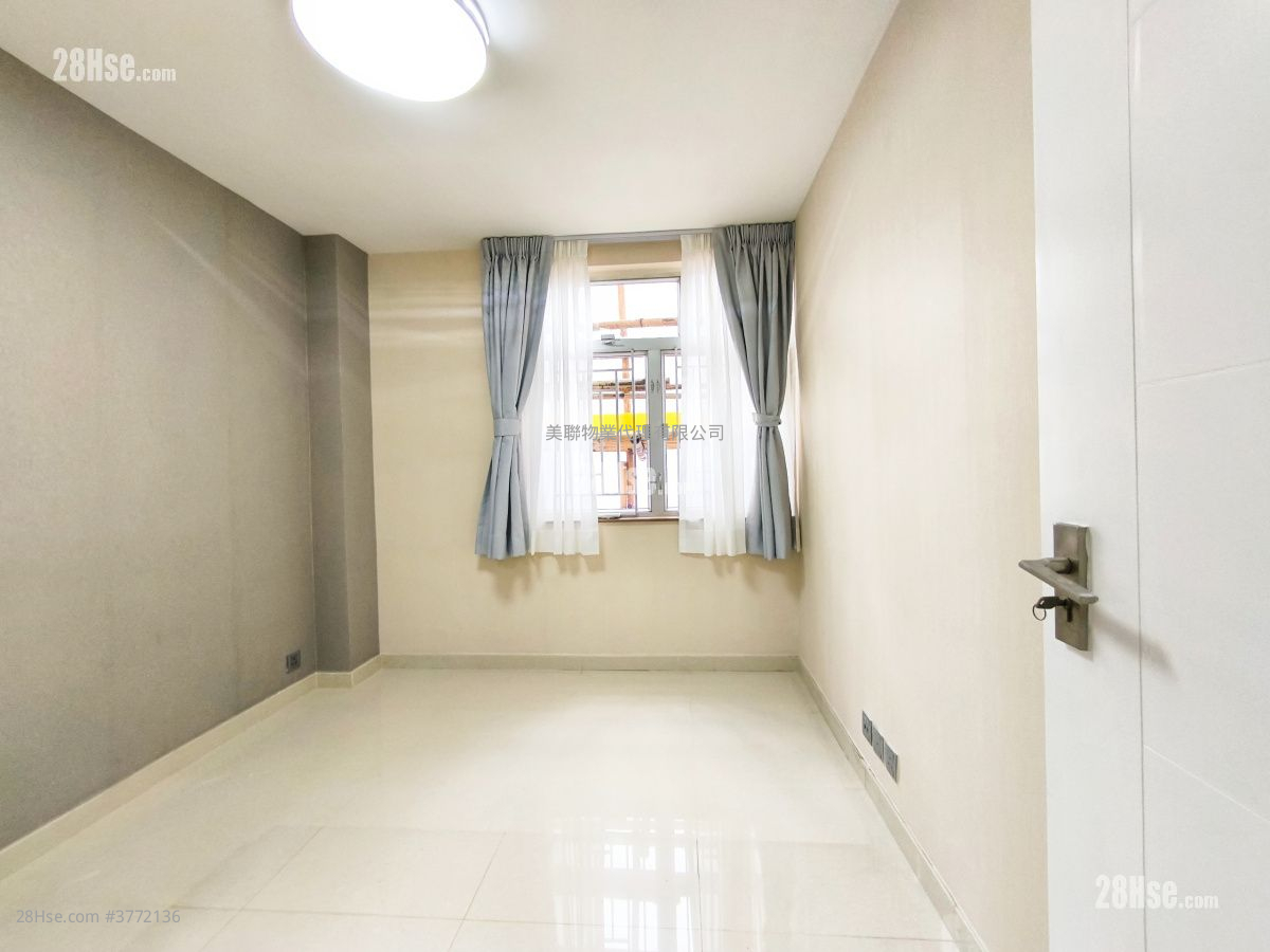 Mei Foo Sun Chuen Sell 3 Bedrooms , 2 Bathrooms 694 ft²