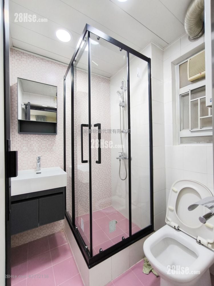 Mei Foo Sun Chuen Sell 3 Bedrooms , 2 Bathrooms 694 ft²