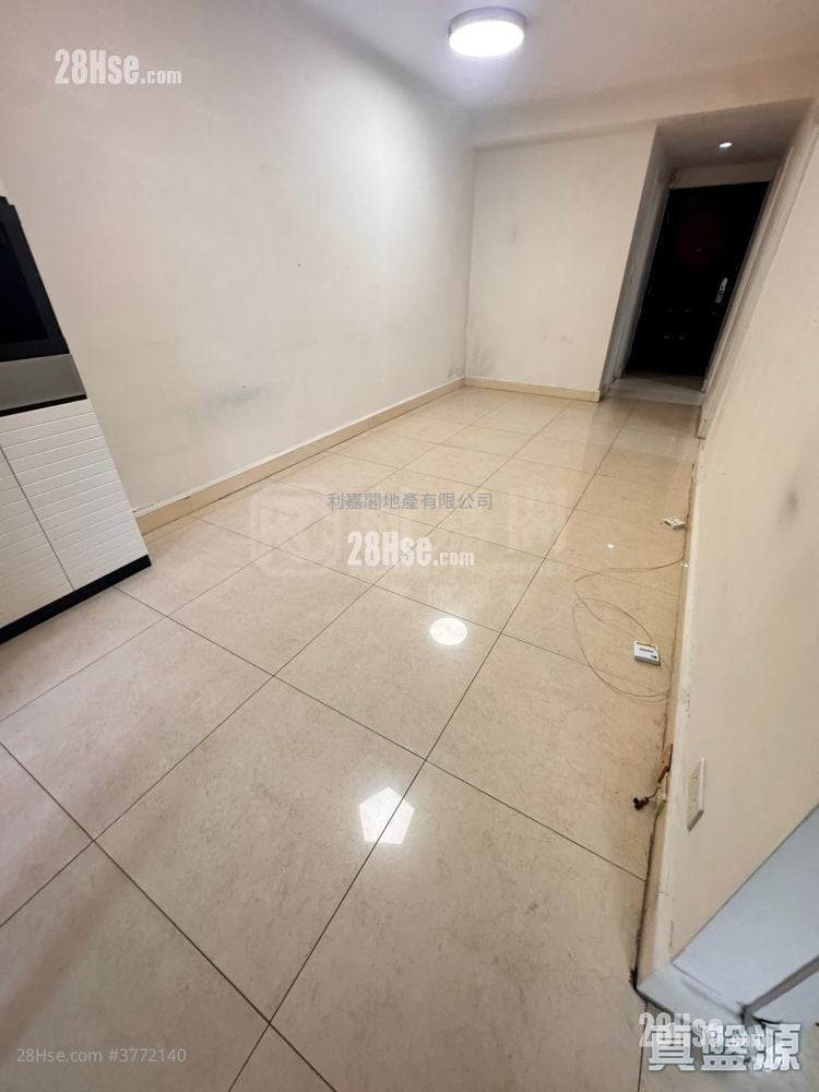 Central Park Towers Sell 3 Bedrooms , 1 Bathroom 578 ft²