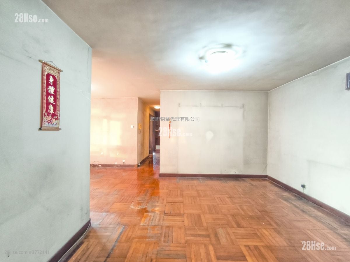 Mei Foo Sun Chuen Sell 3 Bedrooms , 2 Bathrooms 906 ft²