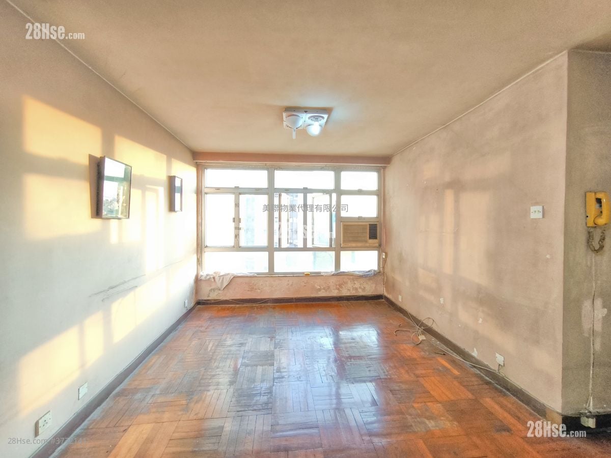 Mei Foo Sun Chuen Sell 3 Bedrooms , 2 Bathrooms 906 ft²