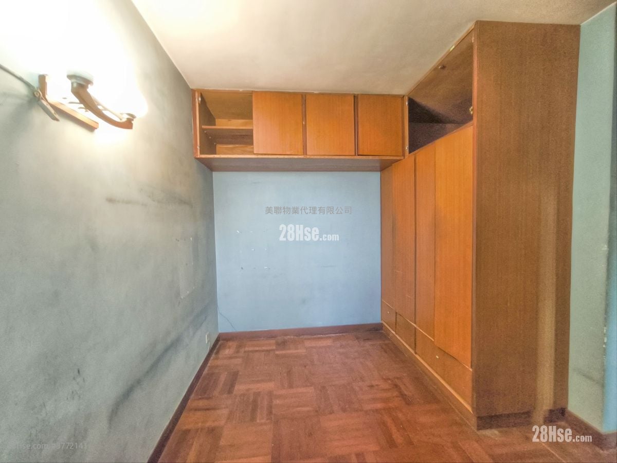 Mei Foo Sun Chuen Sell 3 Bedrooms , 2 Bathrooms 906 ft²