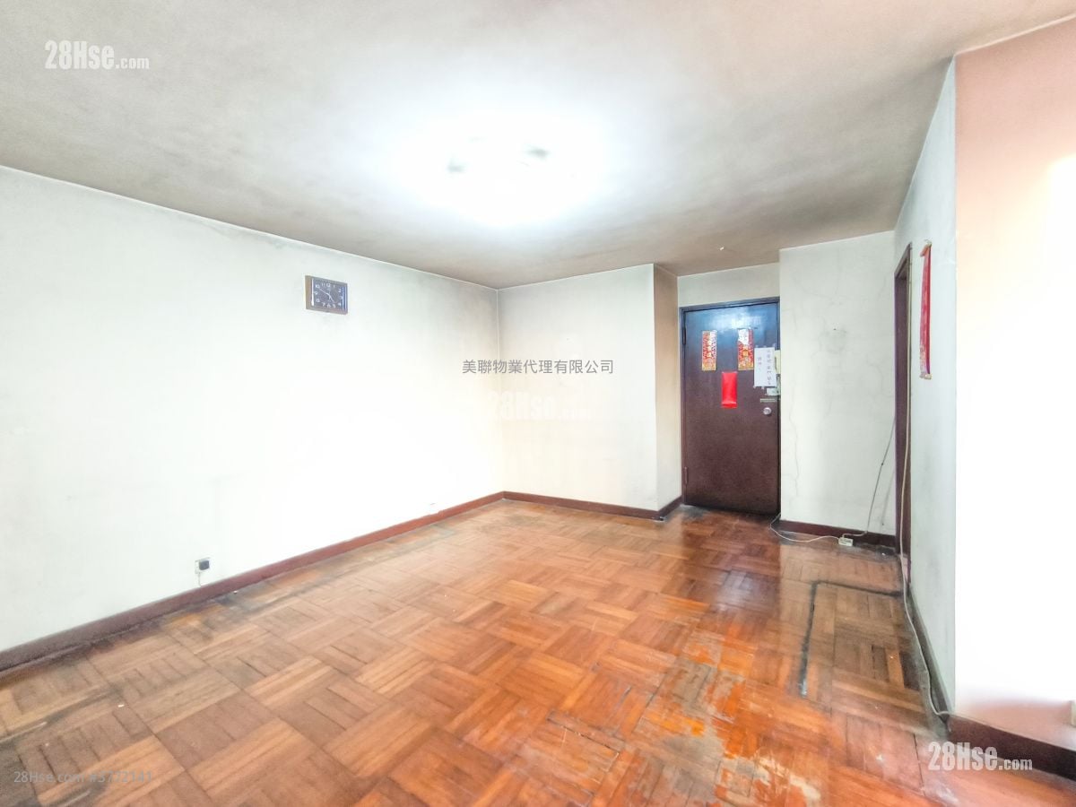 Mei Foo Sun Chuen Sell 3 Bedrooms , 2 Bathrooms 906 ft²