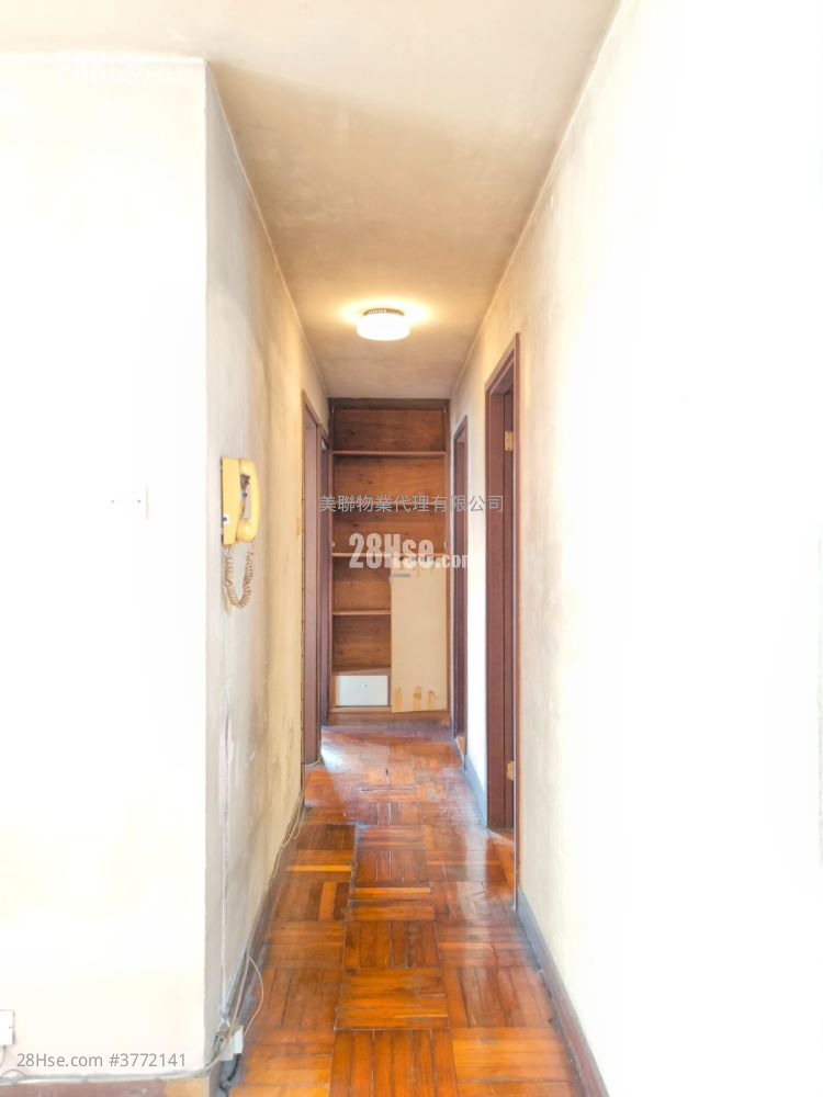 Mei Foo Sun Chuen Sell 3 Bedrooms , 2 Bathrooms 906 ft²