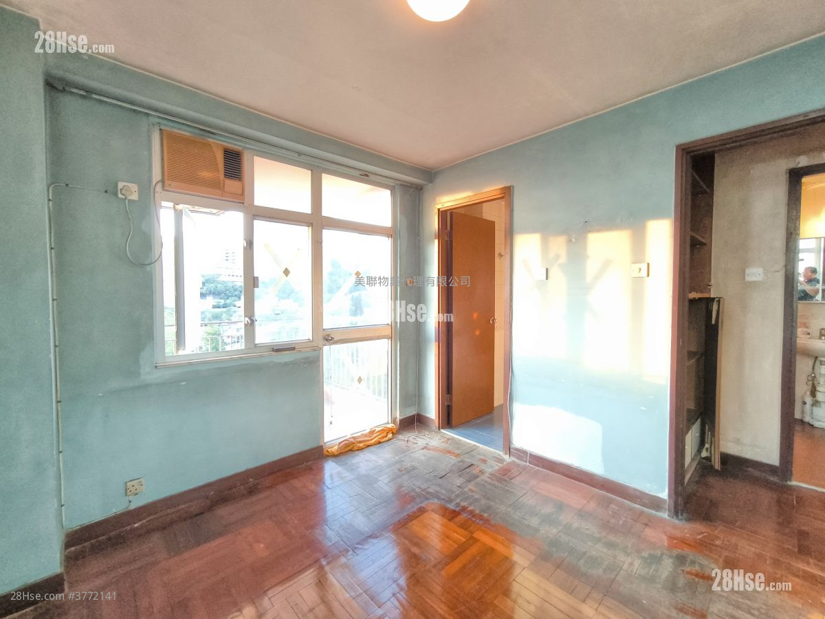 Mei Foo Sun Chuen Sell 3 Bedrooms , 2 Bathrooms 906 ft²