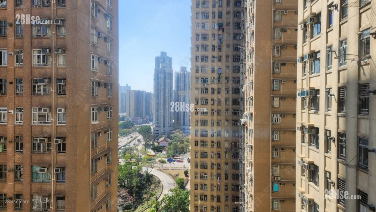 Lung Poon Court Sell 2 Bedrooms