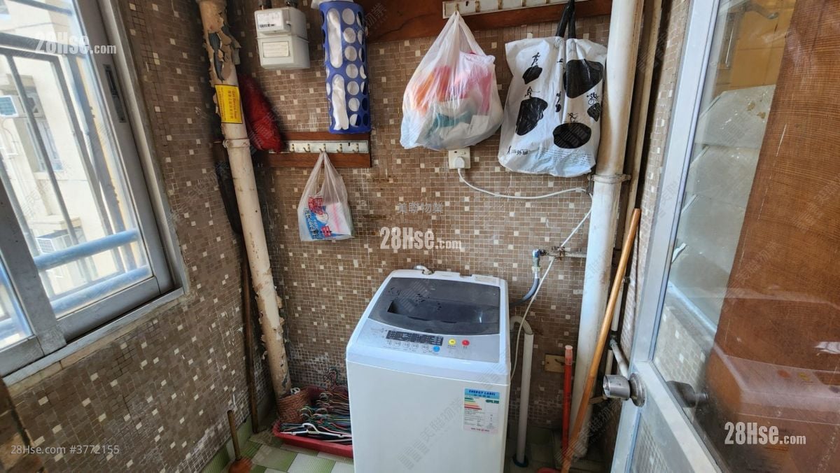 Lung Poon Court Sell 2 Bedrooms