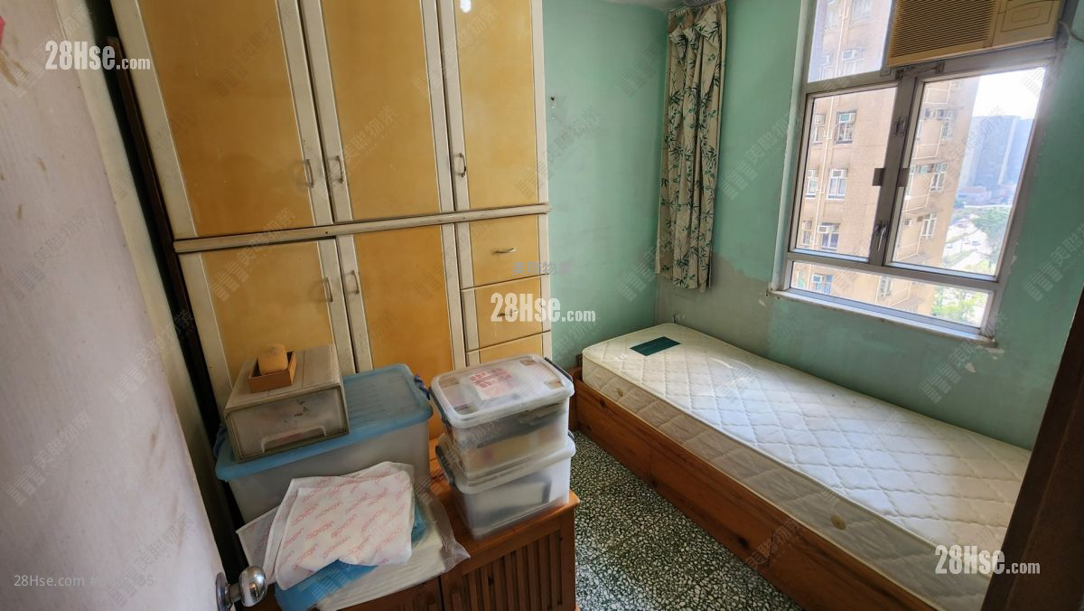 Lung Poon Court Sell 2 Bedrooms