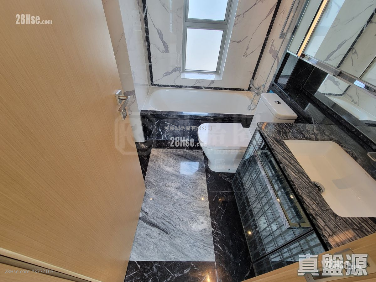 Marini Sell 770 ft²