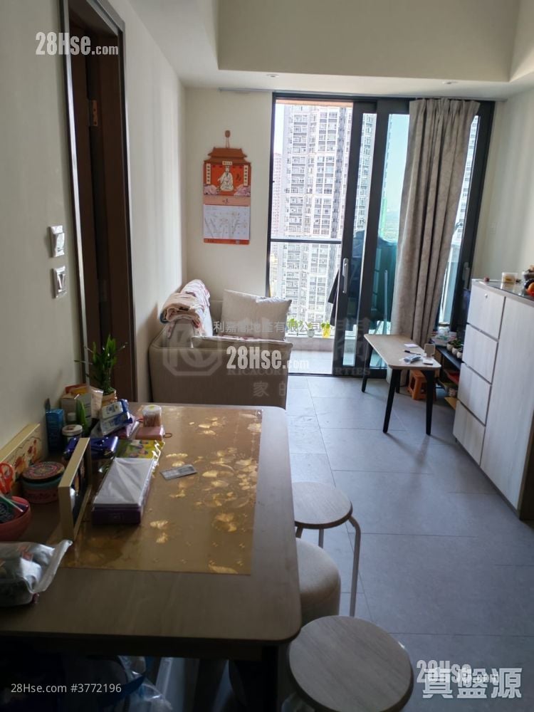 Yoho West Sell 2 Bedrooms , 1 Bathroom 437 ft²