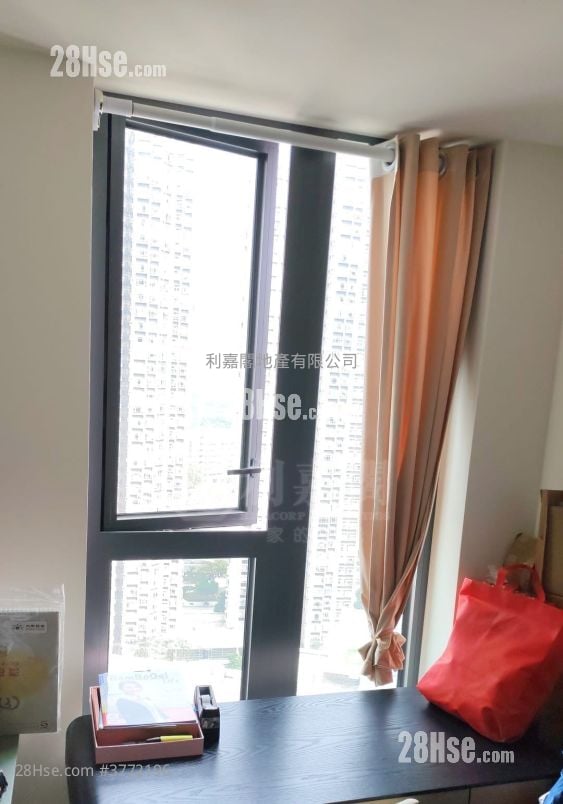 Yoho West Sell 2 Bedrooms , 1 Bathroom 437 ft²