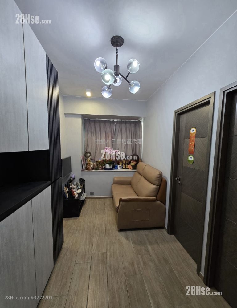 Wilson Court Sell 2 Bedrooms , 1 Bathroom 297 ft²