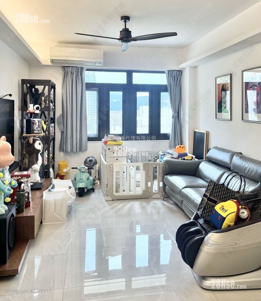 Woodcrest Hill Sell 3 Bedrooms , 2 Bathrooms 936 ft²