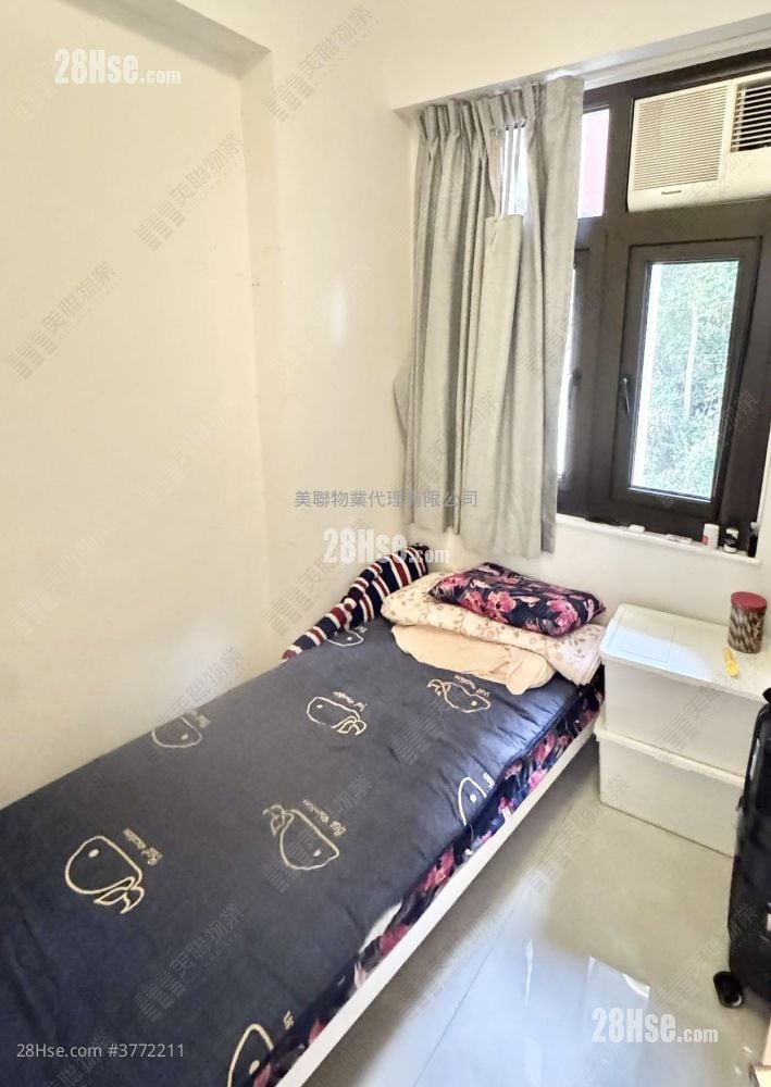 Woodcrest Hill Sell 3 Bedrooms , 2 Bathrooms 936 ft²