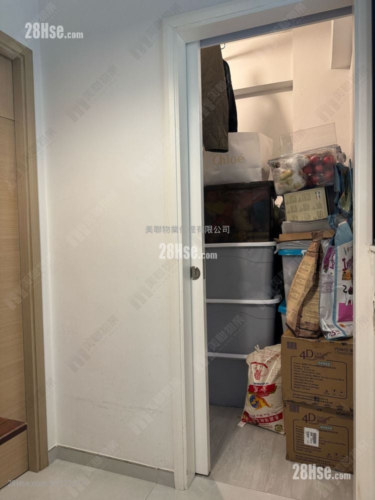 Woodcrest Hill Sell 3 Bedrooms , 2 Bathrooms 936 ft²