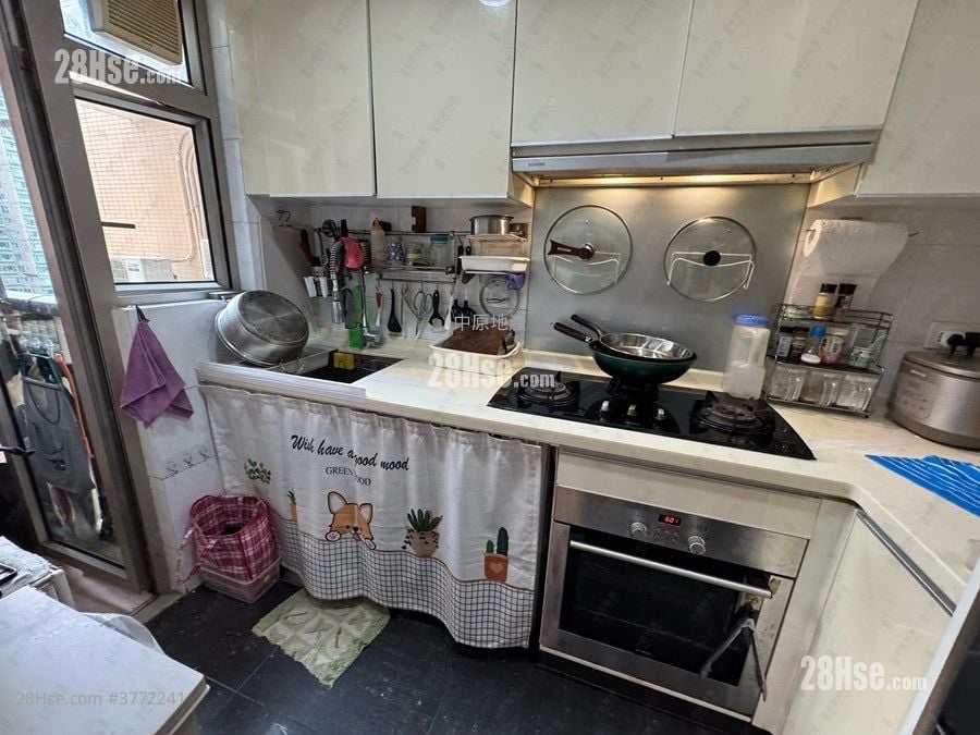 银湖天峰 售盘 3 房 , 2 浴室 700 平方尺