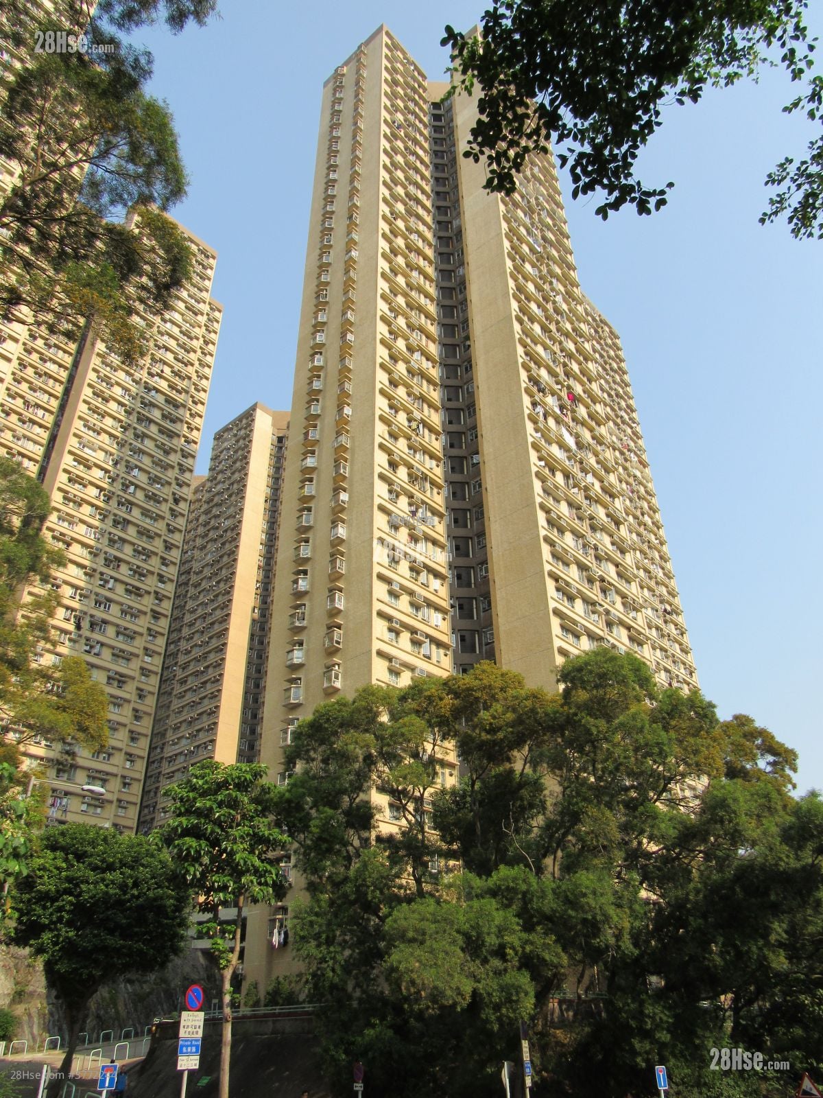 Yue On Court Sell 2 Bedrooms 493 ft²