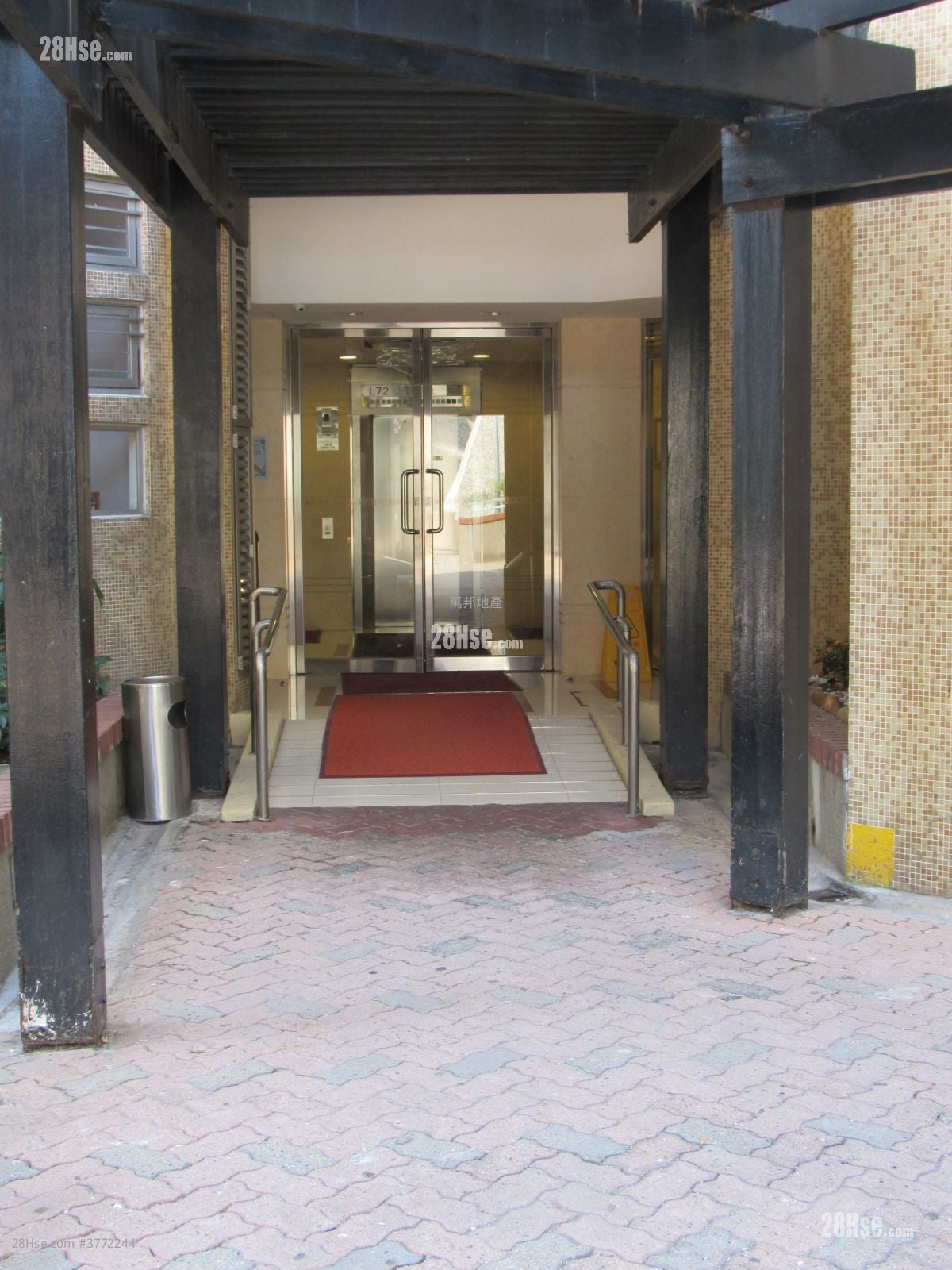 Yue On Court Sell 2 Bedrooms 493 ft²