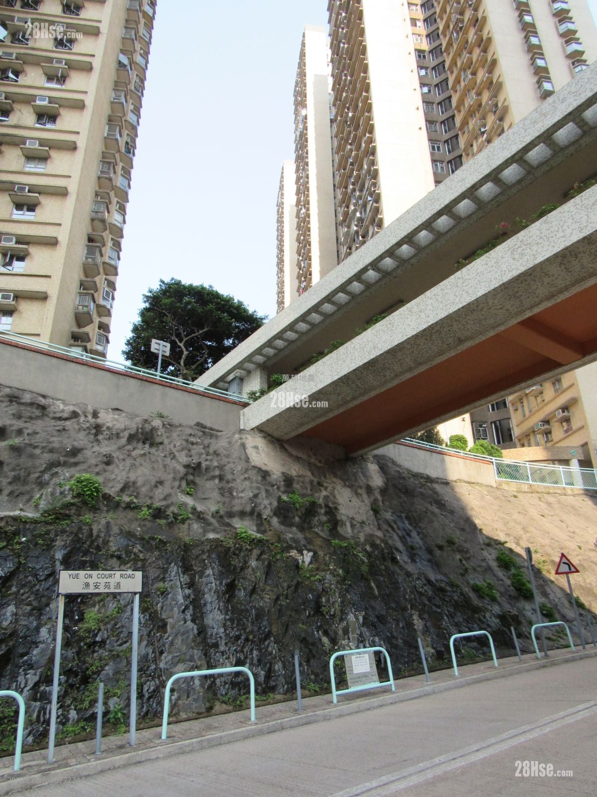 Yue On Court Sell 2 Bedrooms 493 ft²