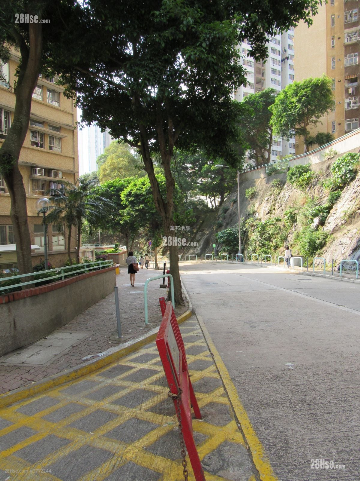 Yue On Court Sell 2 Bedrooms 493 ft²