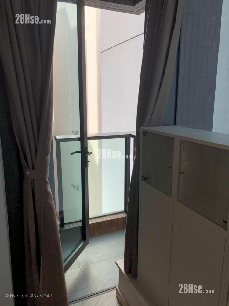 South Walk Aura Sell Studio , 1 Bathroom 194 ft²