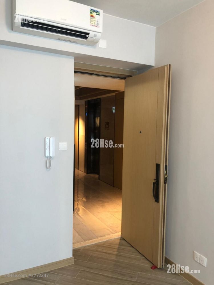 South Walk Aura Sell Studio , 1 Bathroom 194 ft²