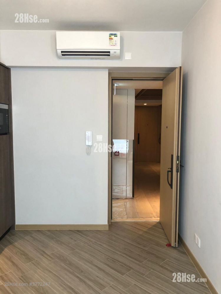 South Walk Aura Sell Studio , 1 Bathroom 194 ft²