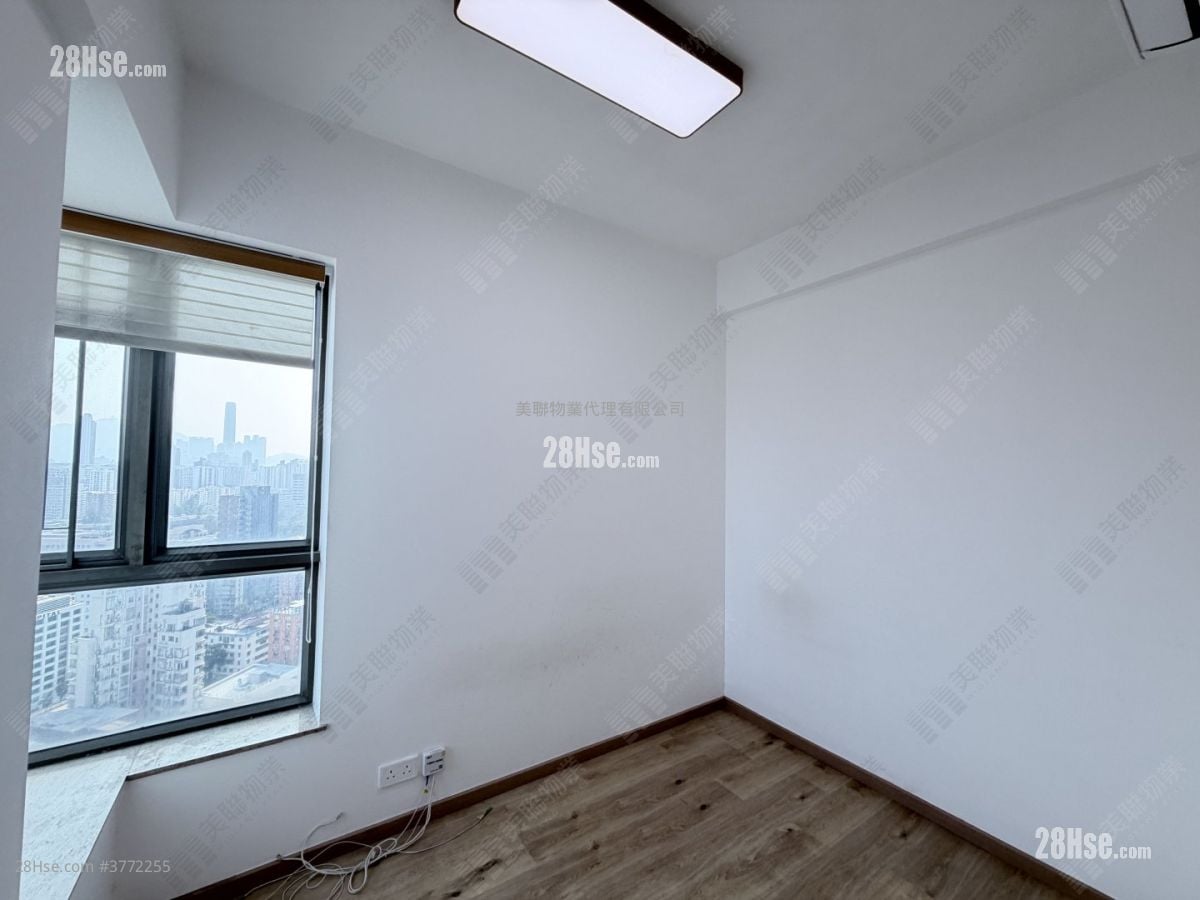 The Bloomsville Sell 3 Bedrooms 704 ft²