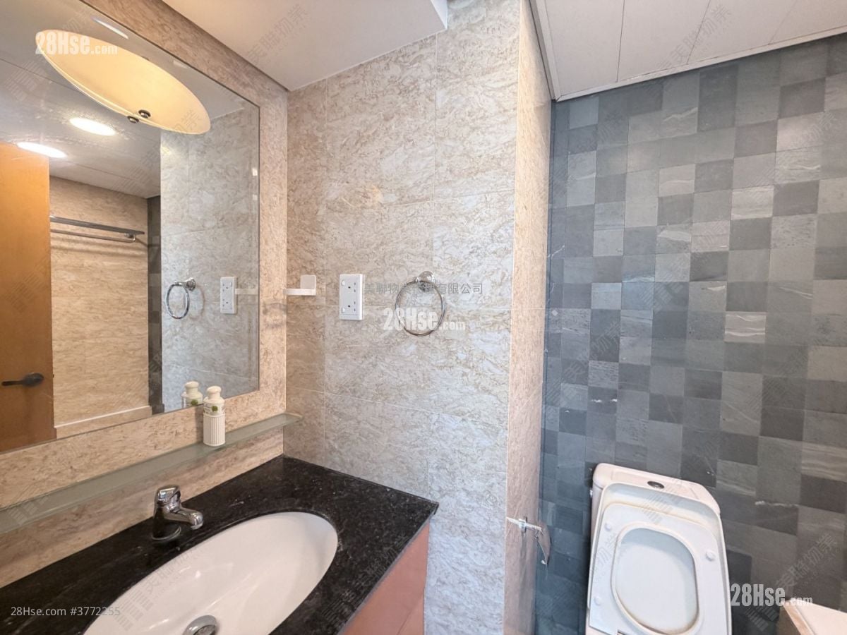 The Bloomsville Sell 3 Bedrooms 704 ft²