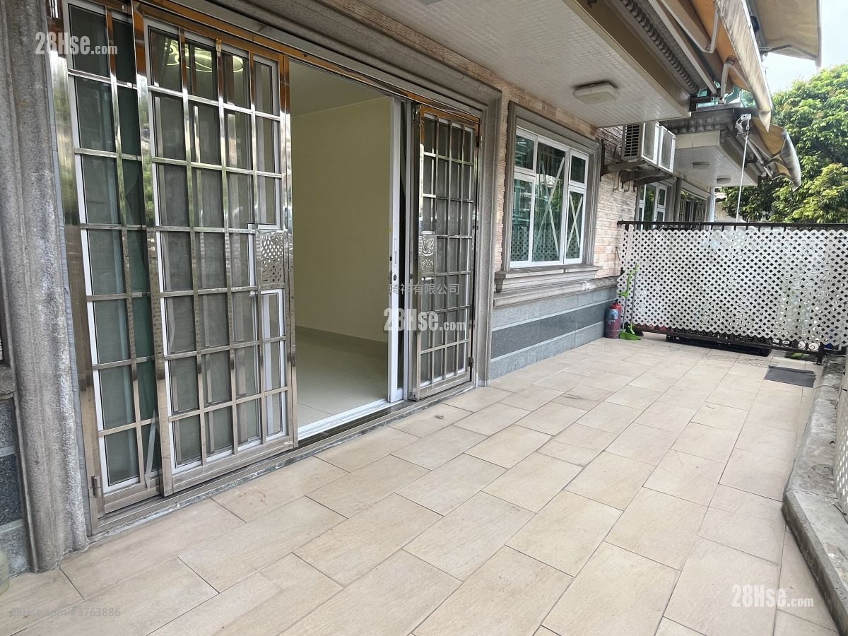 Village Sell 700 ft²