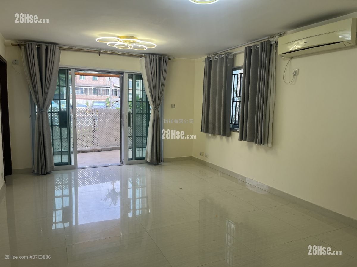 Village Sell 700 ft²