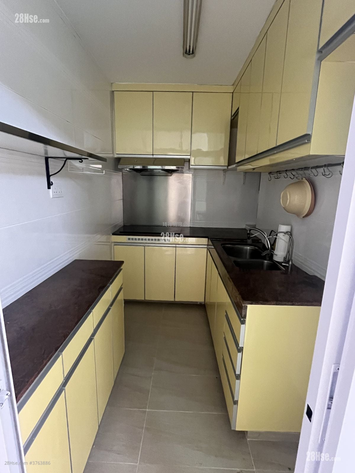 Village Sell 700 ft²