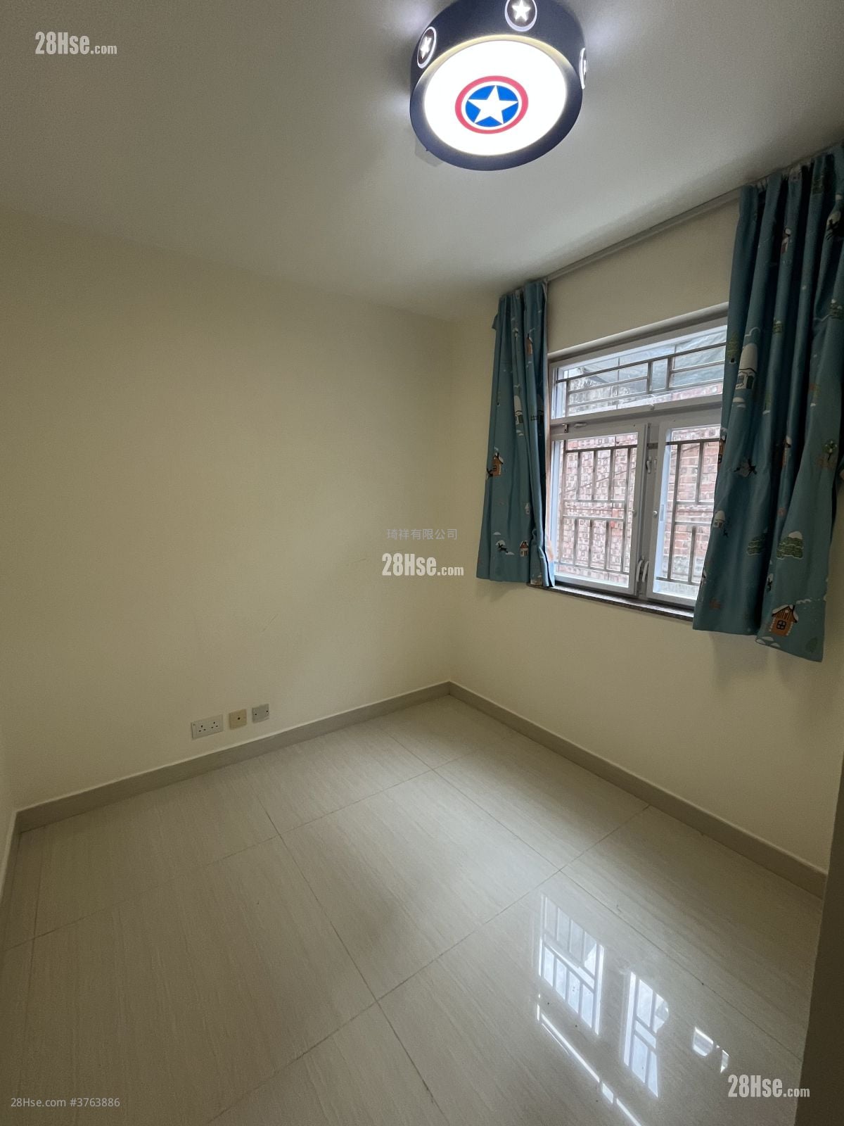 Village Sell 700 ft²