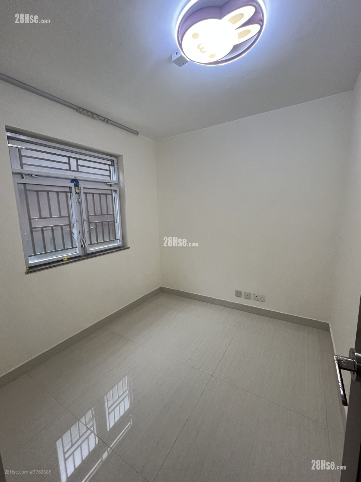 Village Sell 700 ft²