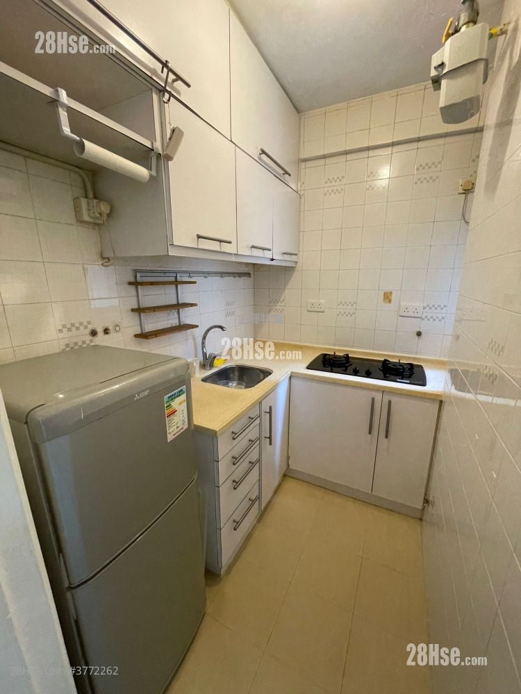 Ko Nga Court Sell 2 Bedrooms , 1 Bathroom 365 ft²