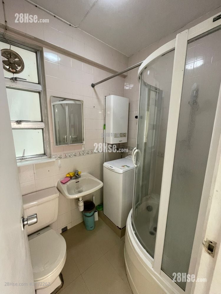 Ko Nga Court Sell 2 Bedrooms , 1 Bathroom 365 ft²