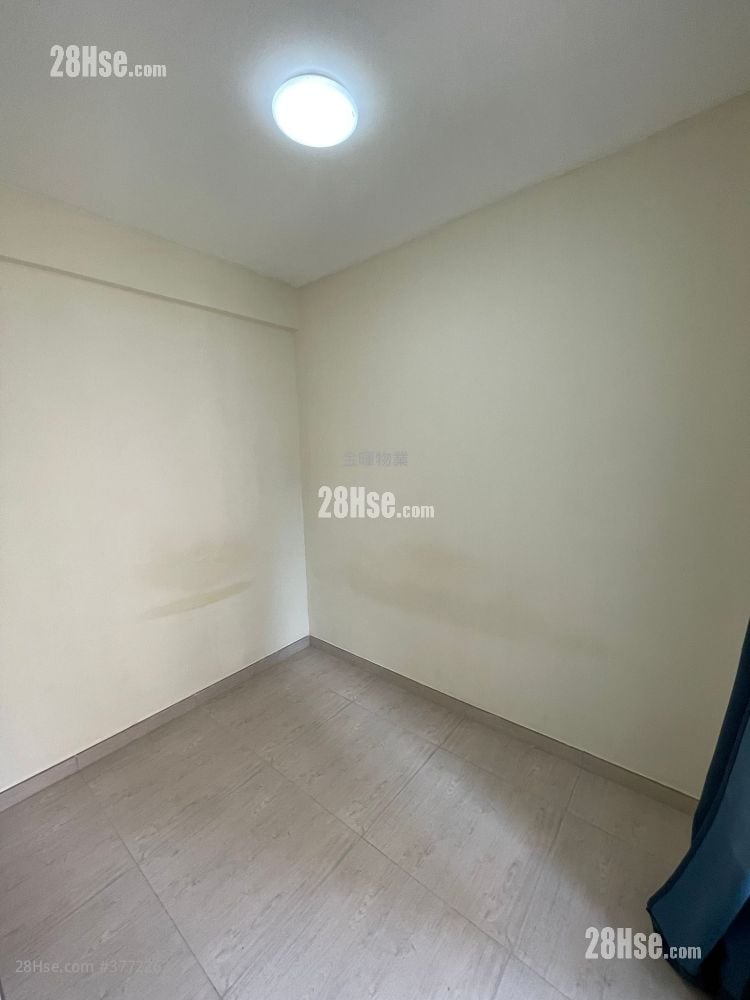 Ko Nga Court Sell 2 Bedrooms , 1 Bathroom 365 ft²