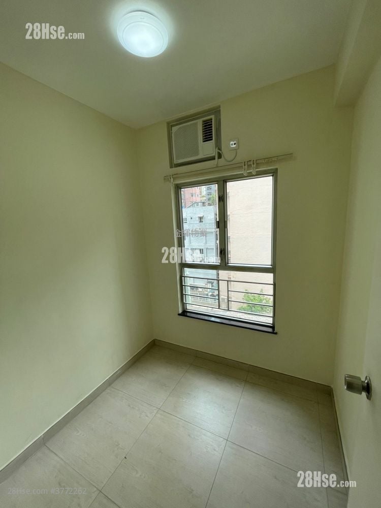 Ko Nga Court Sell 2 Bedrooms , 1 Bathroom 365 ft²