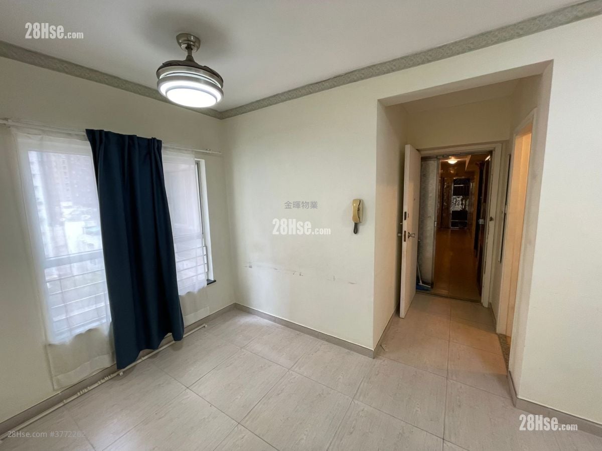 Ko Nga Court Sell 2 Bedrooms , 1 Bathroom 365 ft²