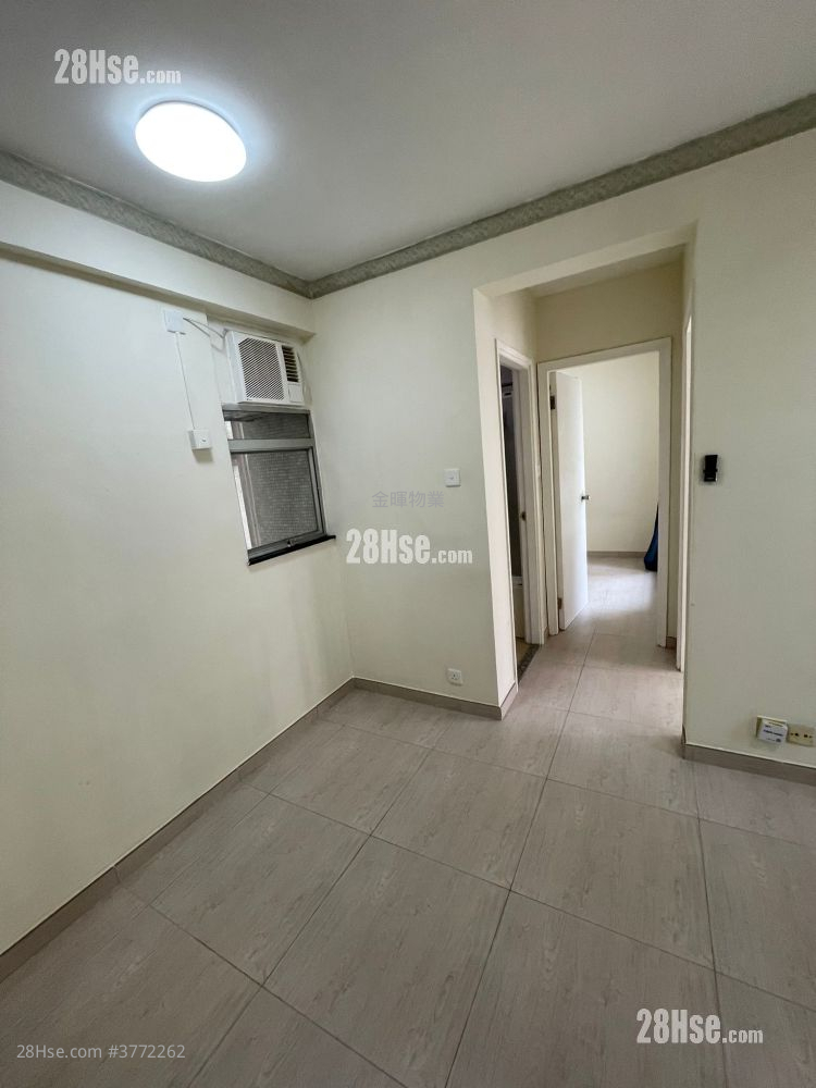 Ko Nga Court Sell 2 Bedrooms , 1 Bathroom 365 ft²