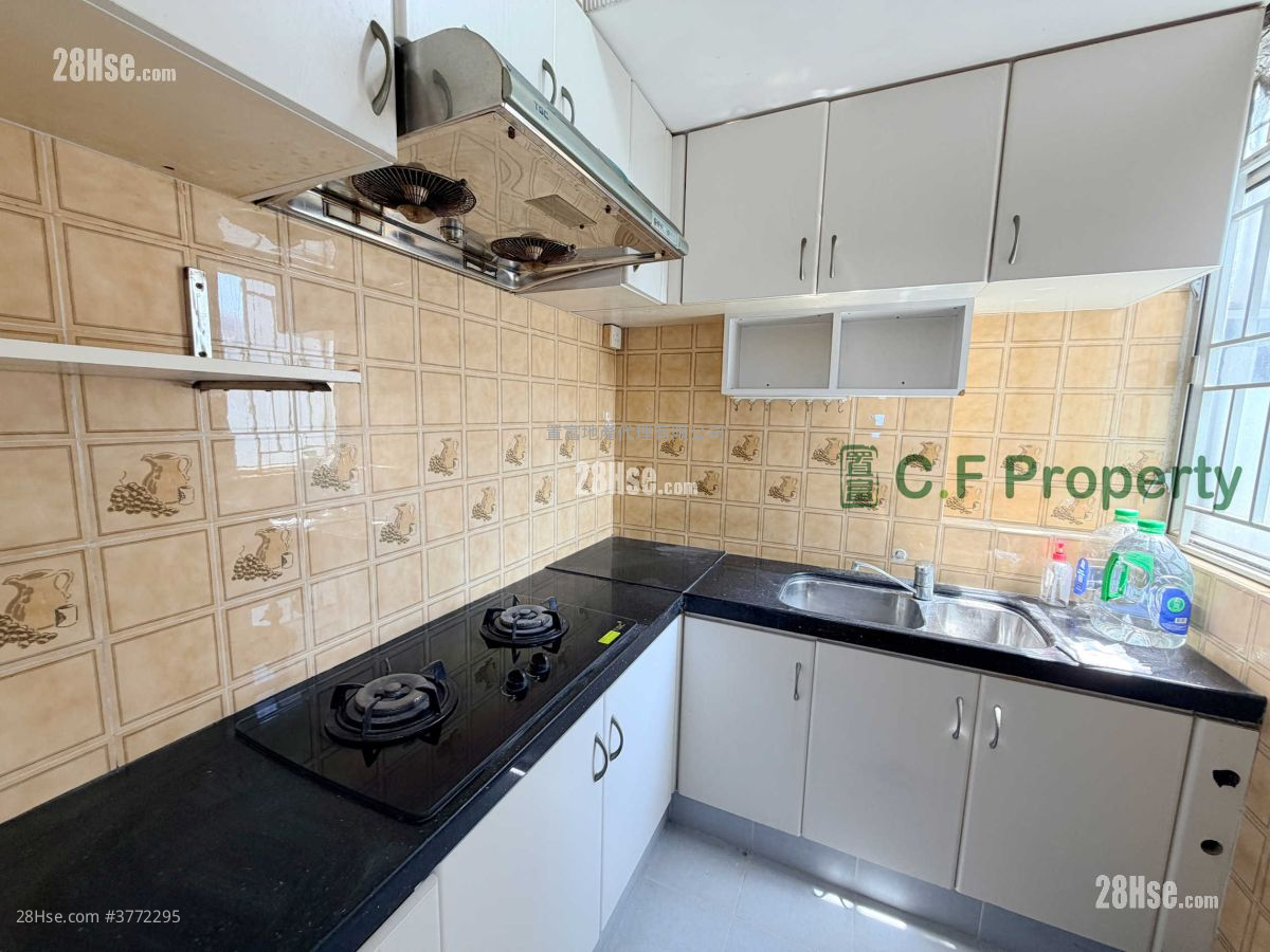 New Kwai Fong Gardens Sell 2 Bedrooms 418 ft²