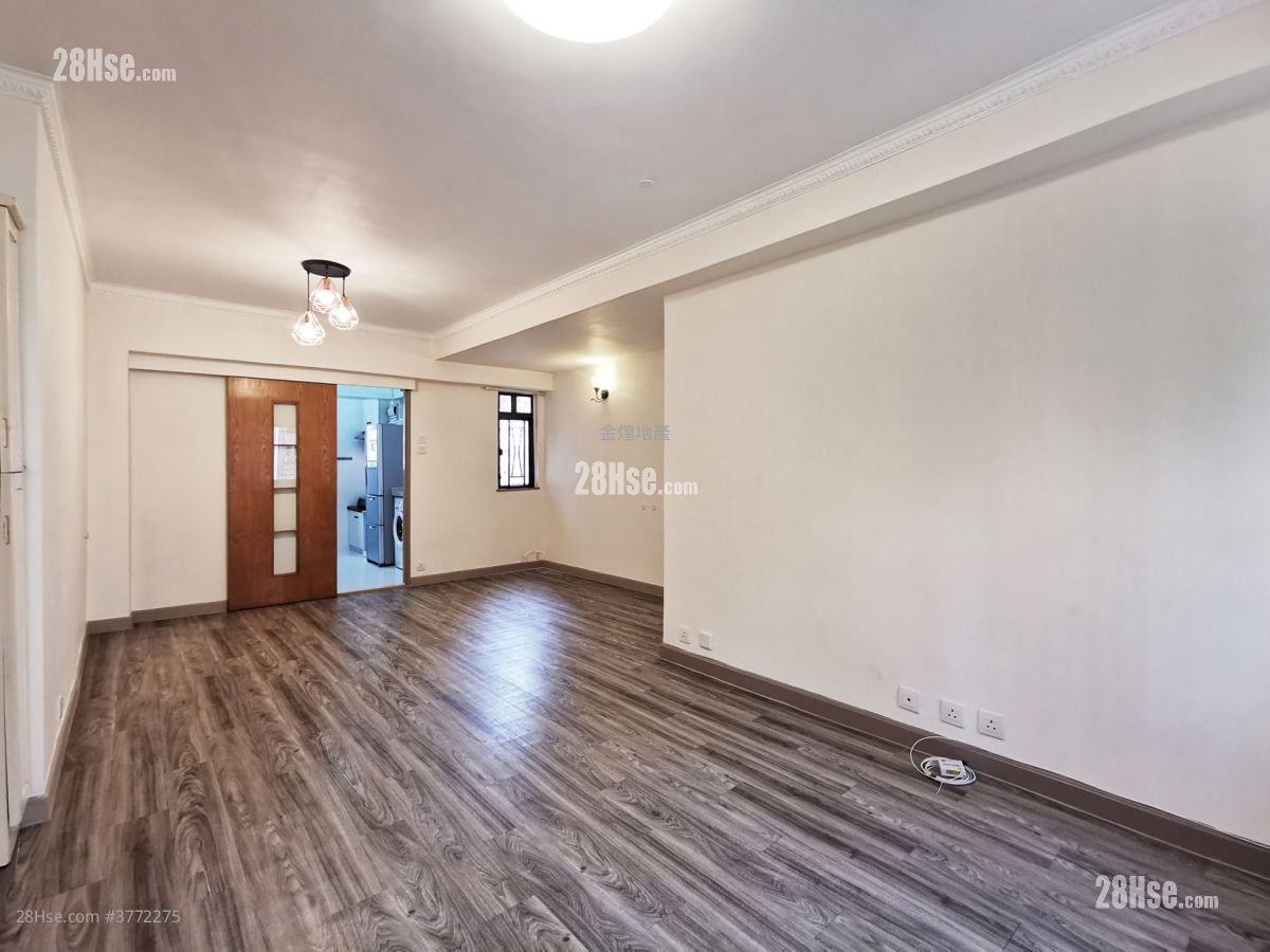 Friendship Court Rental 3 Bedrooms , 1 Bathroom 727 ft²