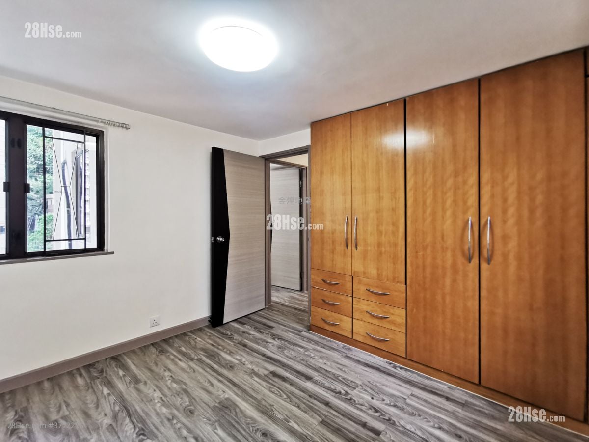 Friendship Court Rental 3 Bedrooms , 1 Bathroom 727 ft²